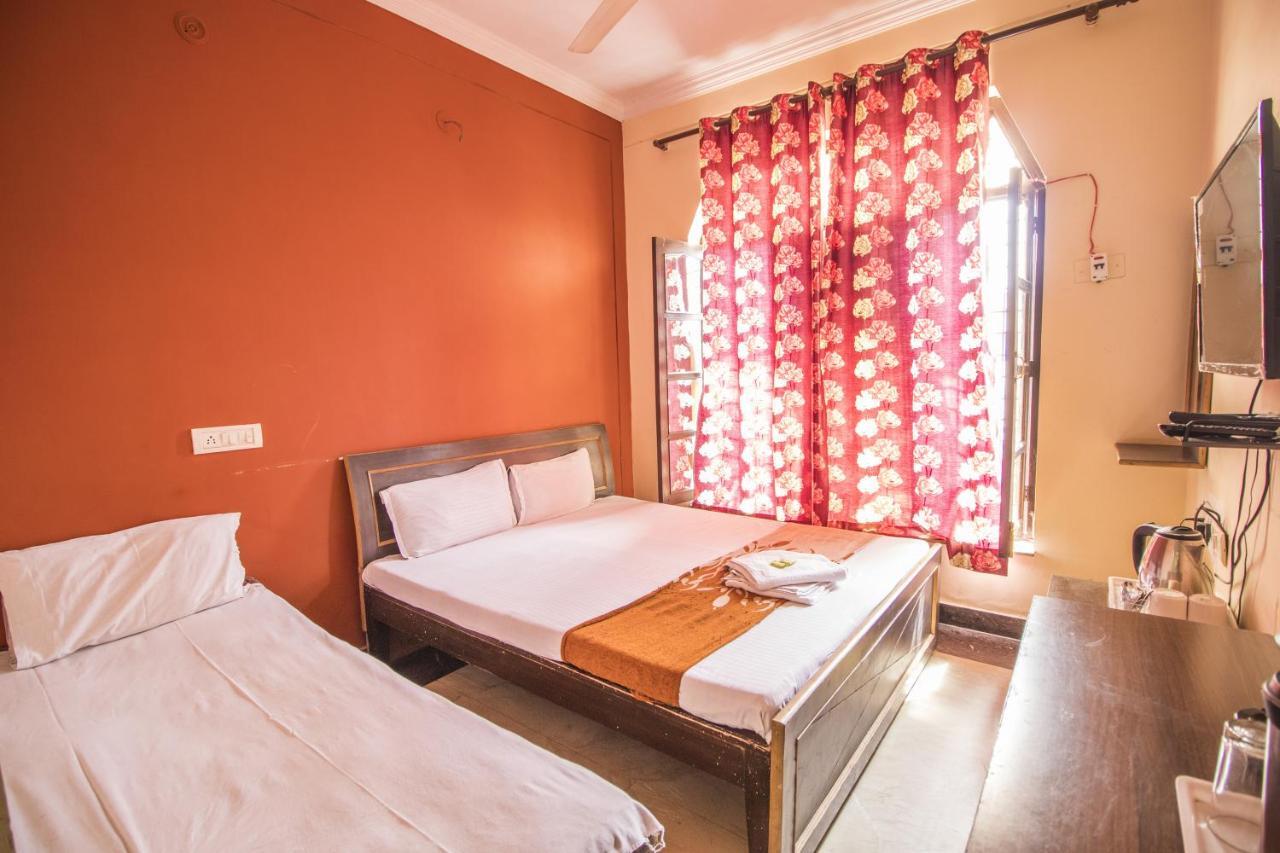 Hotel Bajaj Inn Dehradun Exterior foto