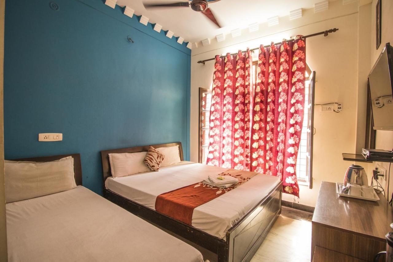 Hotel Bajaj Inn Dehradun Exterior foto